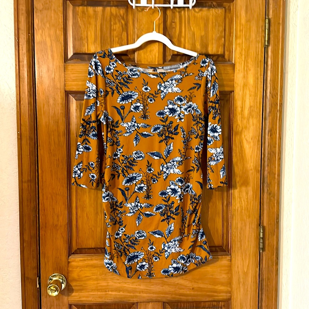 Loveappella maternity top size Medium